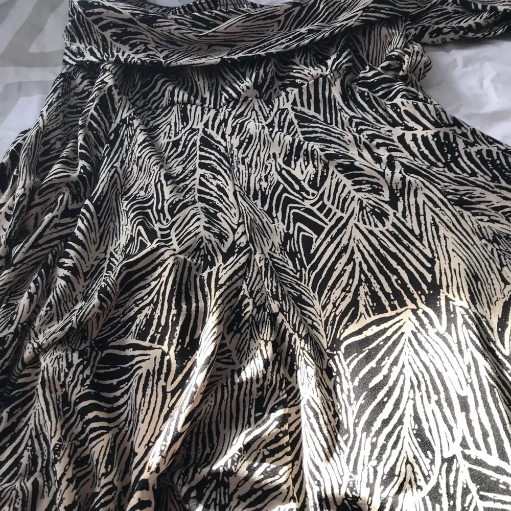Stunning skirt wore once - Picture 4 of 5